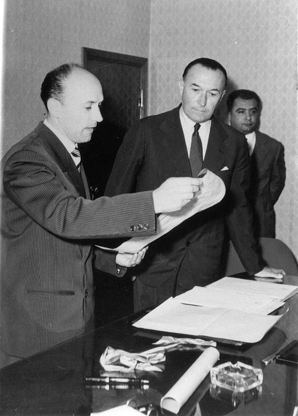 Firma dell'atto di cessione del campo