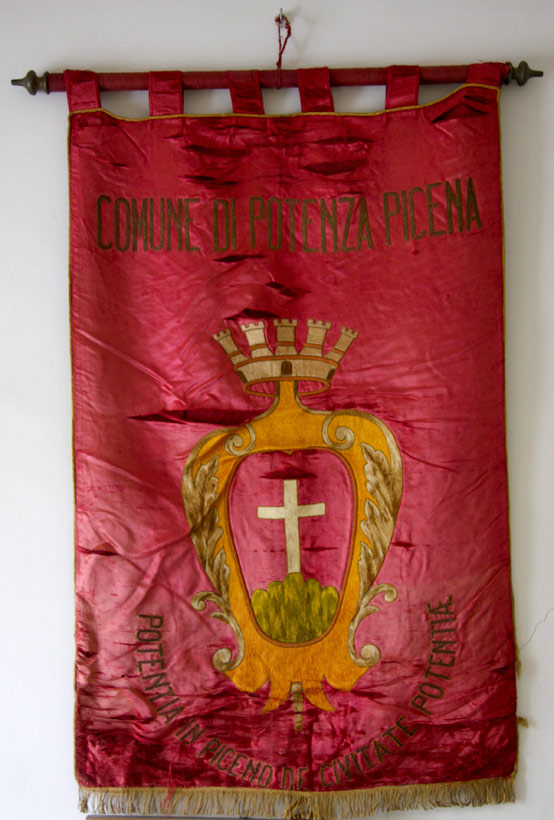 Antico gonfalone d'oro del 1933