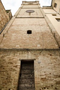 Torre civica vista dal versante di via Mariano Cutini. Foto Sergio Ceccotti.