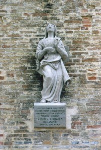 Statua dell’Assunta dopo il restauro. Foto di Luigi Anzalone.